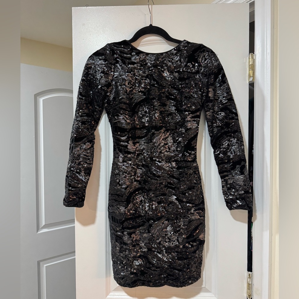 Dress the Population Lola Black Velvet Sequin Long Sleeve Mini Dress
